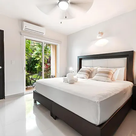Lagoonfront Apartment In Hotel Zone